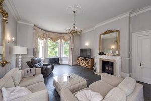 Living Room- click for photo gallery